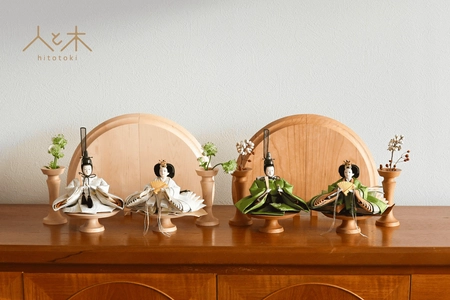 伝統的なのにモダンなインテリアにも合う雛人形が登場　 自宅の雰囲気に合わせて選べる、 9種類の京都西陣織衣装と2種類の台座