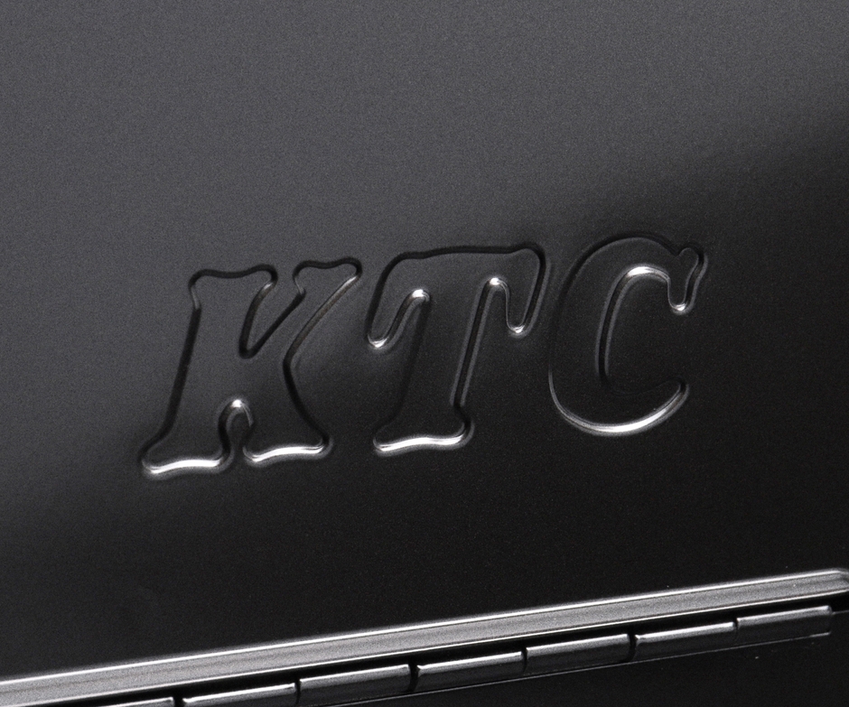 <メタルブラック>