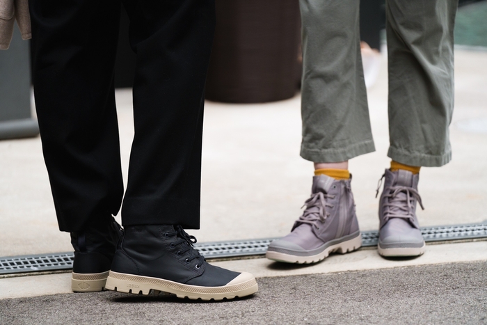 脱ぎ履きしやすいジップアップタイプ