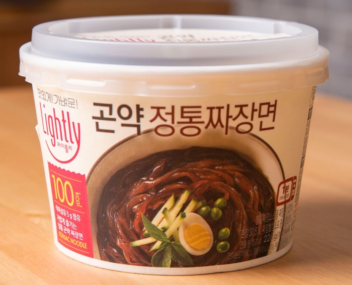 【八道韓国食品】チョンジョンウォン Lightly こんにゃくジャジャン麺