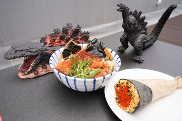 ニジゲンノモリ「ゴジラ迎撃作戦」 夏季限定コラボフード登場！
人気の「アイスブリュレクレープ」復刻&「ゴジラ和風ブラック冷やしうどん」
