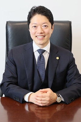 代表弁護士 井上 昌哉