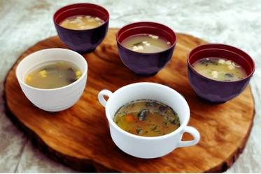 まごの手キッチン、1杯で3.0g以上のたんぱく質がとれる「たんぱく強化汁・具セット」全16種、9月1日より販売開始！