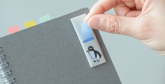 ケースごと貼って、ふせんをサッと使える