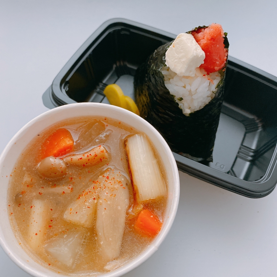 明太クリームチーズとおにぎり専用豚汁(前)