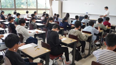 小学5・6年生を対象とした無料の「体験模試」を実施　入試会場となる教室での経験で、入試本番の緊張を軽減