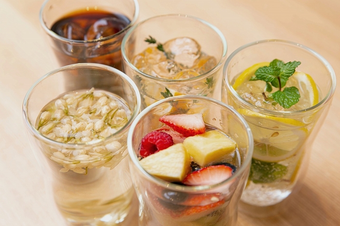 ガラス製で臭い移りの心配もいりませんので、デトックスウォーターやカクテルにも最適です。