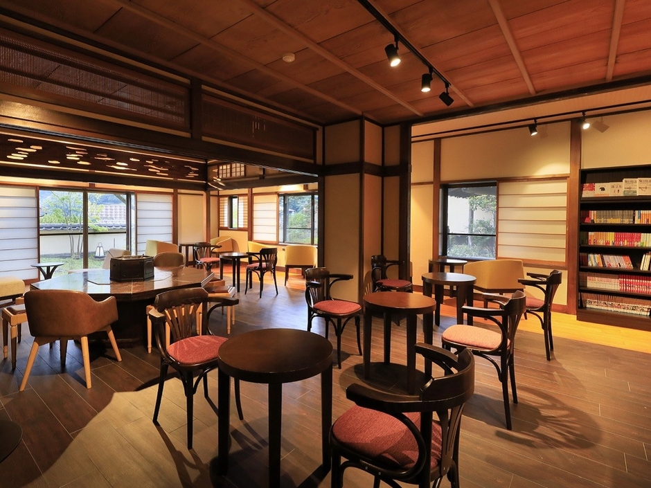 寛ぎのカフェ&ライブラリー