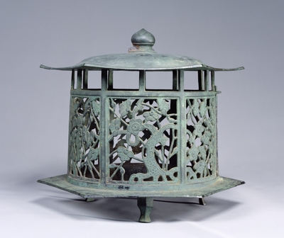 重要文化財 銅梅竹透釣燈籠 室町時代・天文19年(1550) 千葉市中央区千葉寺町千葉寺址出土 銅製 鋳造 畑野勇治郎氏寄贈 東京国立博物館蔵(※貸与予定作品)