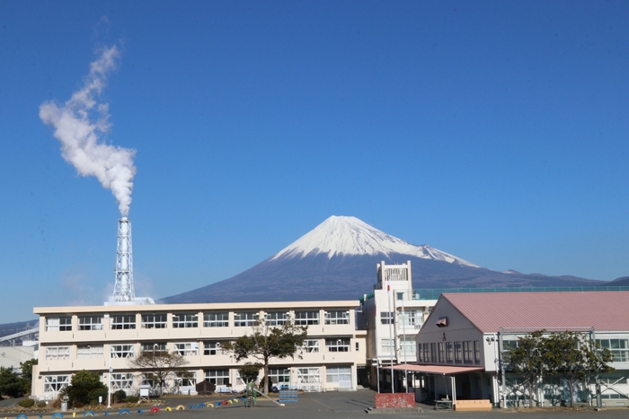 窓から見られる富士山