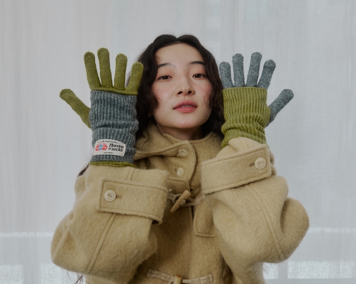 マンデーグローブ(グレー&オリーブ)※2商品をMIXして着用しています