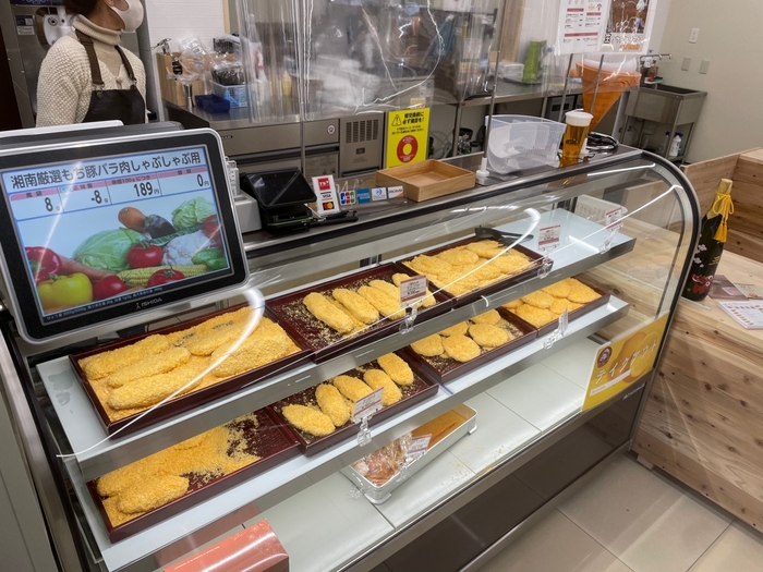 メンチカツはその場で揚げます!