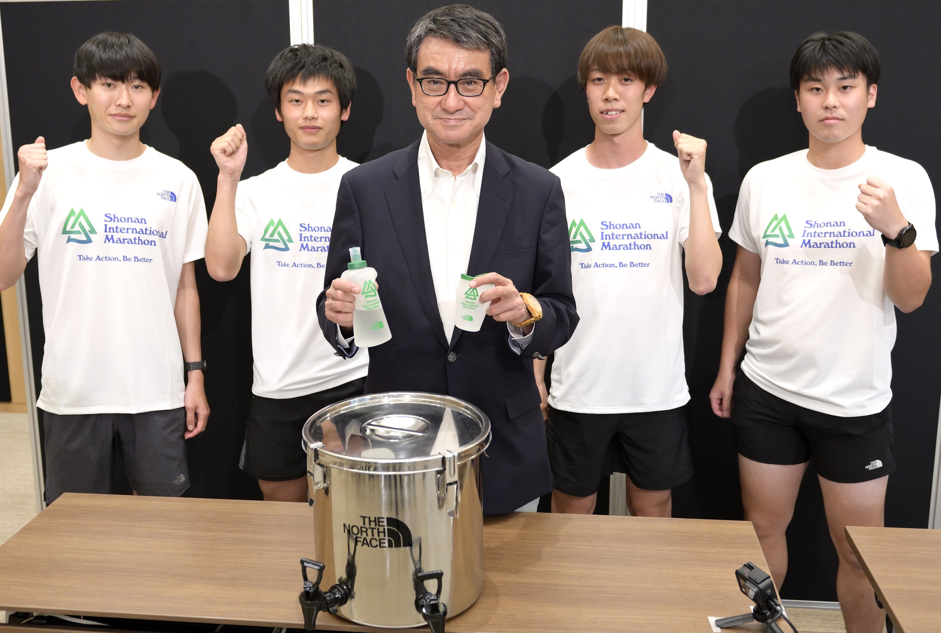 河野太郎 大会名誉会長、湘南国際マラソン参加ランナーにエール！世界初の試み、ゴミを出さずSDGs推進にチャレンジ！