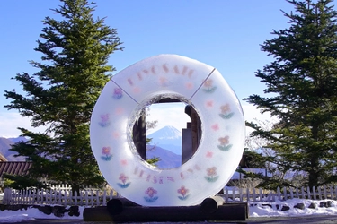 国内最大級「巨大！氷のリース」　 山梨県 清里高原で期間限定の特別展示を開始