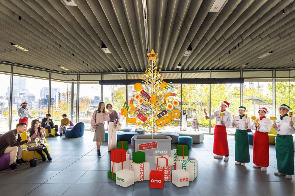 【OMO7大阪】「串」にちなんで94本の串カツが飾られたツリー登場！ 「串カツクリスマス」開催｜期間：2022年12月1日～25日