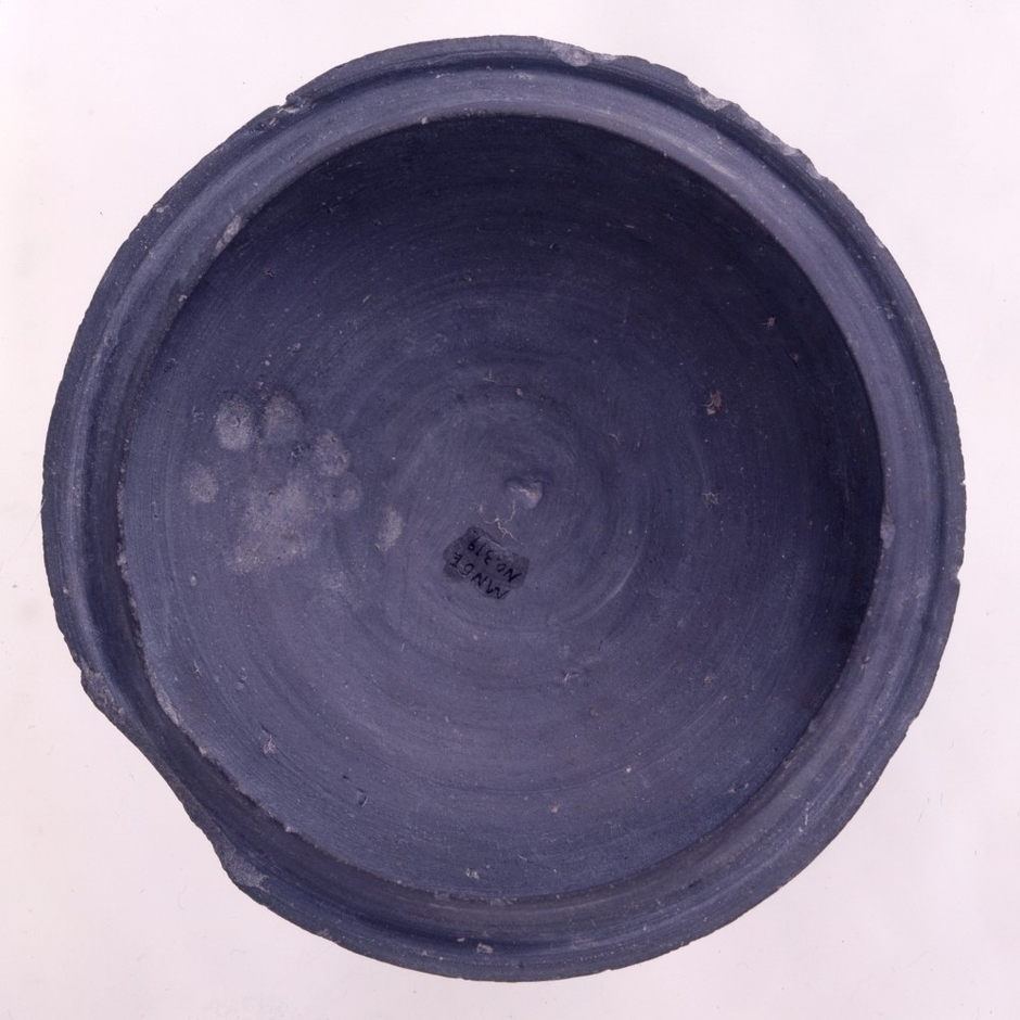 ネコと思われる足跡が付いた須恵器 6世紀末~7世紀初頭 見野古墳群(姫路市教育委員会蔵)