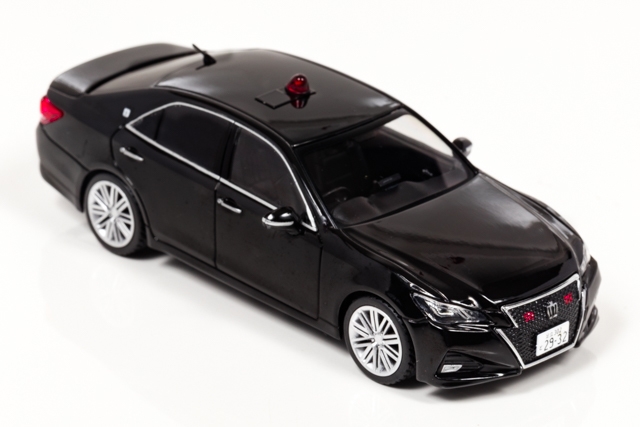 1/43 トヨタ クラウン アスリート 2017 警視庁高速道路交通警察隊車両(覆面):右前