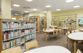 30,000冊以上の蔵書を誇る図書館