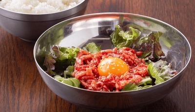 金沢焼肉シーンに、極上生タンに続く新名物誕生！ 生食用食肉取扱施設「みさも」だからこそ提供できる、 新鮮牛肉×特製ソースの極上「ユッケビビンバ」