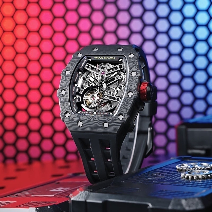 エレメンタル / カーボン製・機械式（自動巻） / ¥82,500（税込）