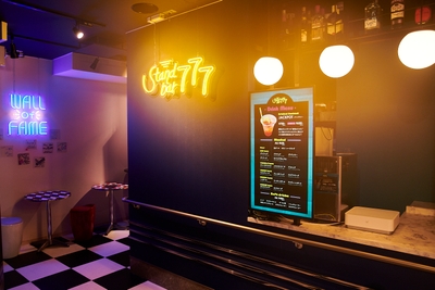 Stand bar 777