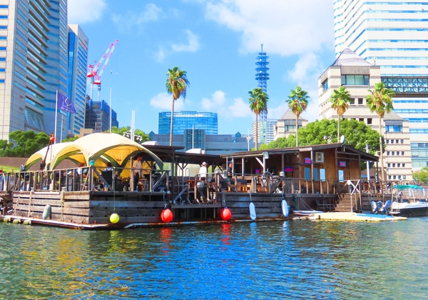 海に浮かぶカフェ&バーヘミングウェイ横浜