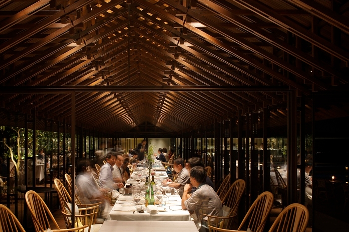 海外リゾートを思わせる広大なテラス