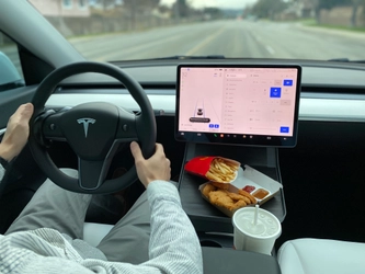 日本で唯一のテスラ専用センタートレイ 『TESLA ALSET Tray(アルセットトレイ)』　 Makuakeでの先行発売後1週間で100万円＆目標金額の667％達成