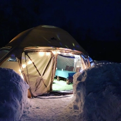 雪の壁に囲まれた幻想的なアウトドア酒場が 信州 中部山岳国立公園内に週末限定でオープン！