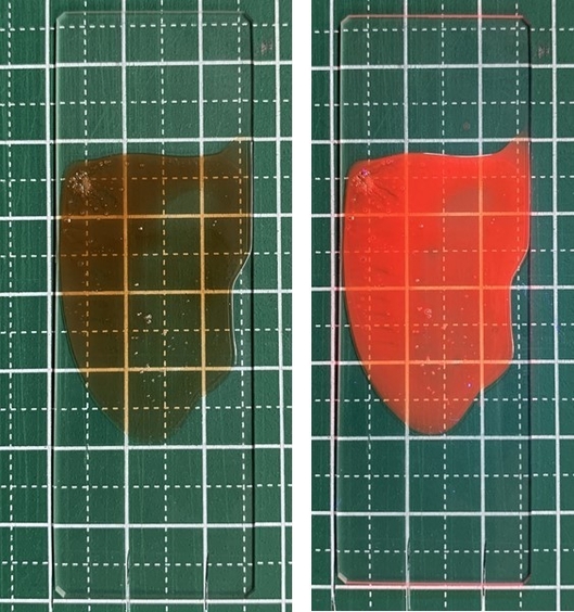 ガラス上の量子ドット　(左)室内灯下 (右)室内での紫外線照射下