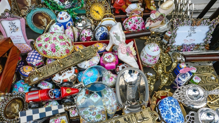 アンティークマーケットを巡りお宝ゲット!