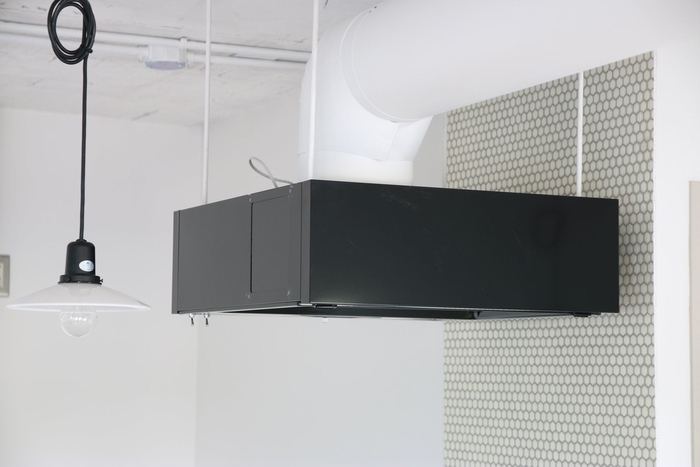 4本のボルトで吊るすこともできます