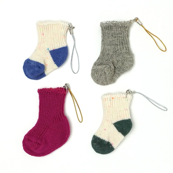 個性豊かな配色デザインのプチックスストラップ