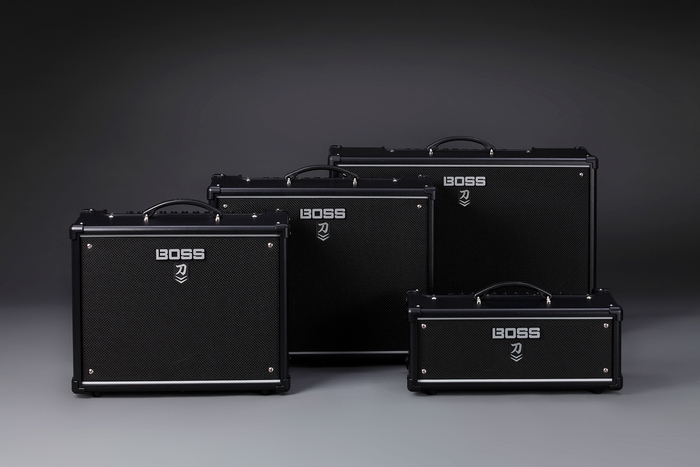 左から『KATANA-50 MkII』(50W)、『KATANA-100 MkII』(100W)、 『KATANA-100/212 MkII』、(100W)、右手前『KATANA-HEAD MkII』(100W)