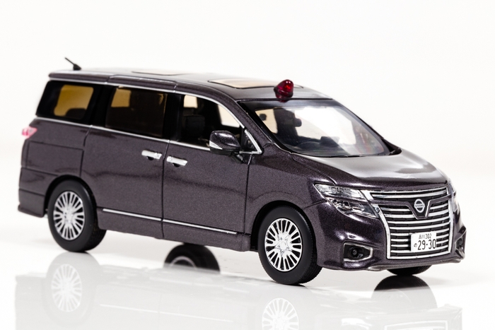 エルグランド暴走族対策車:右前