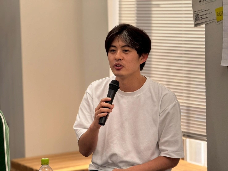 講演する株式会社Acompany ブランドマーケティング部の水元 陸大さん　