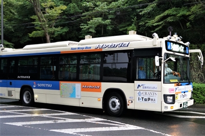 遠隔監視・操作システム」で走行中の自動運転バス