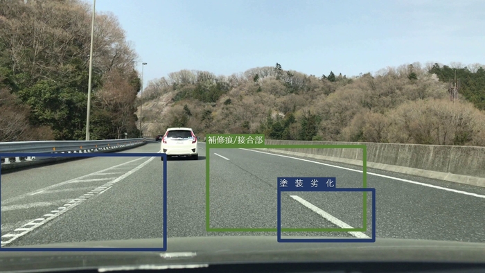 走行中車両からの路面劣化(剥離・劣化)診断