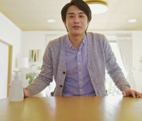 アルコール除菌拭きシーン