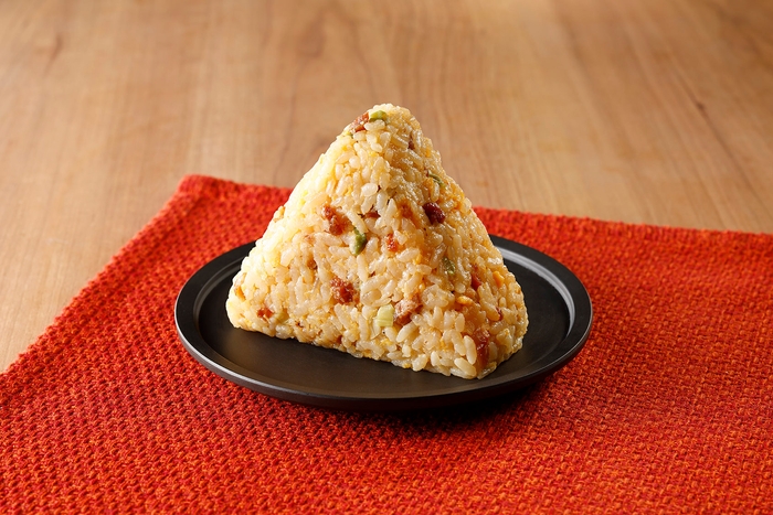 味仙名古屋駅店監修　大きなおにぎり　ニンニクチャーハン