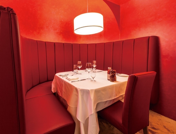 落ち着いたボックス席