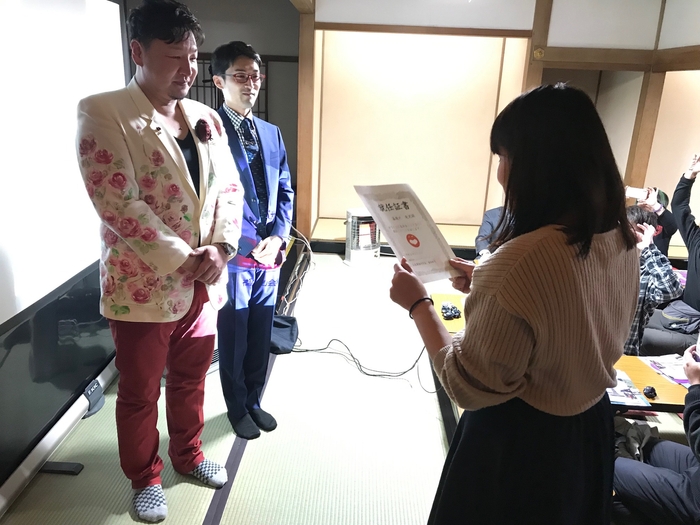 福山アンバサダーの藩飛礼に、よしもと広島から「広島県住みます芸人」へ就任式が!