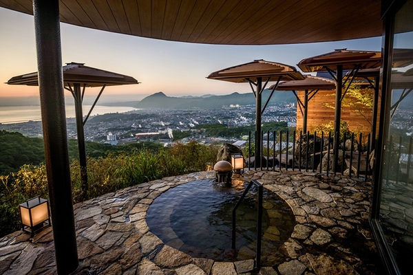 開放感あふれる温泉露天風呂