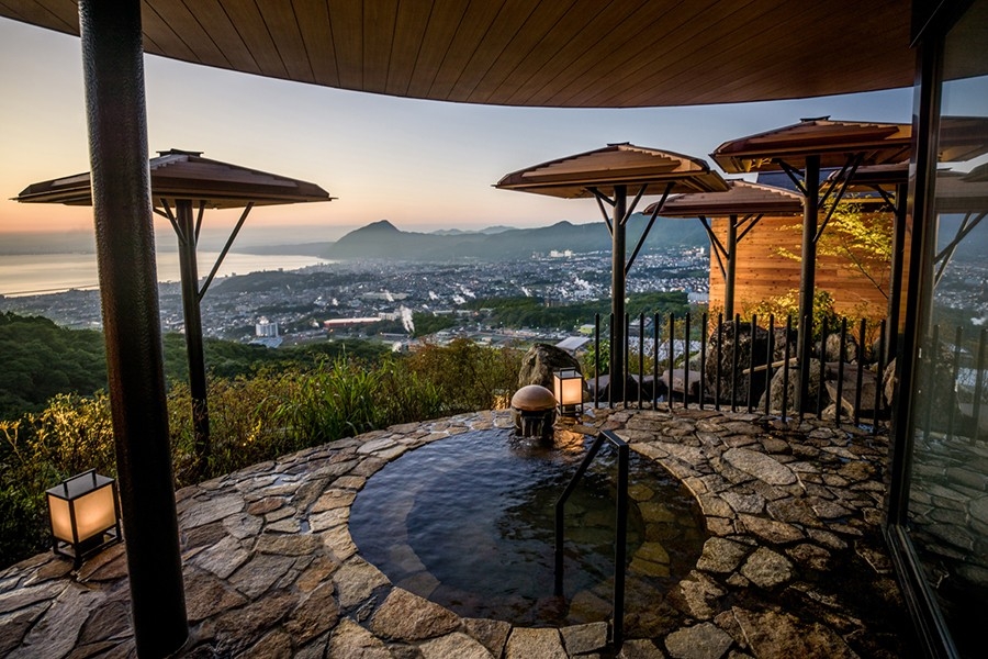 開放感あふれる温泉露天風呂