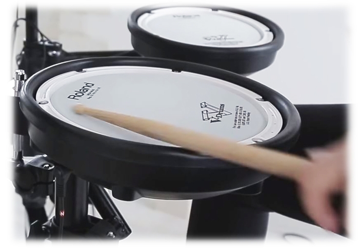 自然な打感を実現した独自のメッシュヘッド