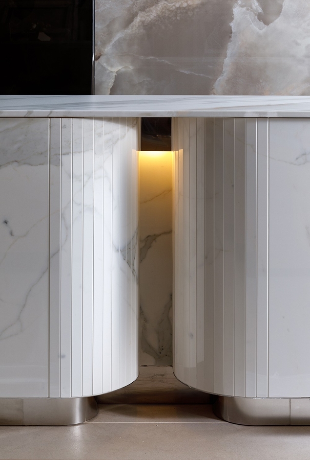 側面:マルミマキシマム PURE CALACATTA POLISHED(t=6mm)