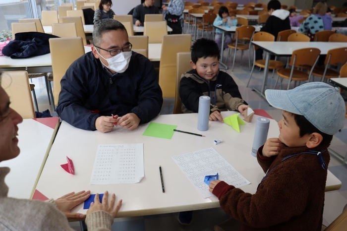 食事前のお勉強タイムで算数のプリントに挑戦