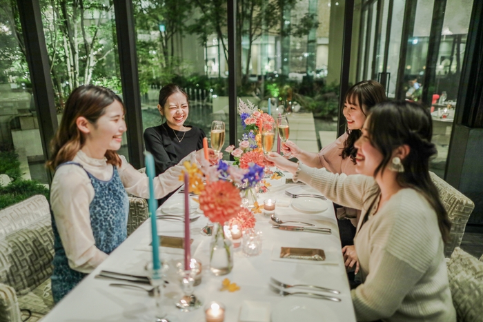 利用シーンイメージ（夜／女子会）