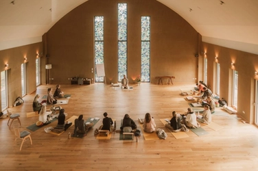 兵庫・淡路島「禅坊 靖寧」ドイツで話題のブレスワーク指導者が来日！『Return to Essential -呼吸で還る、本来の私-』3月23日、24日に開催！