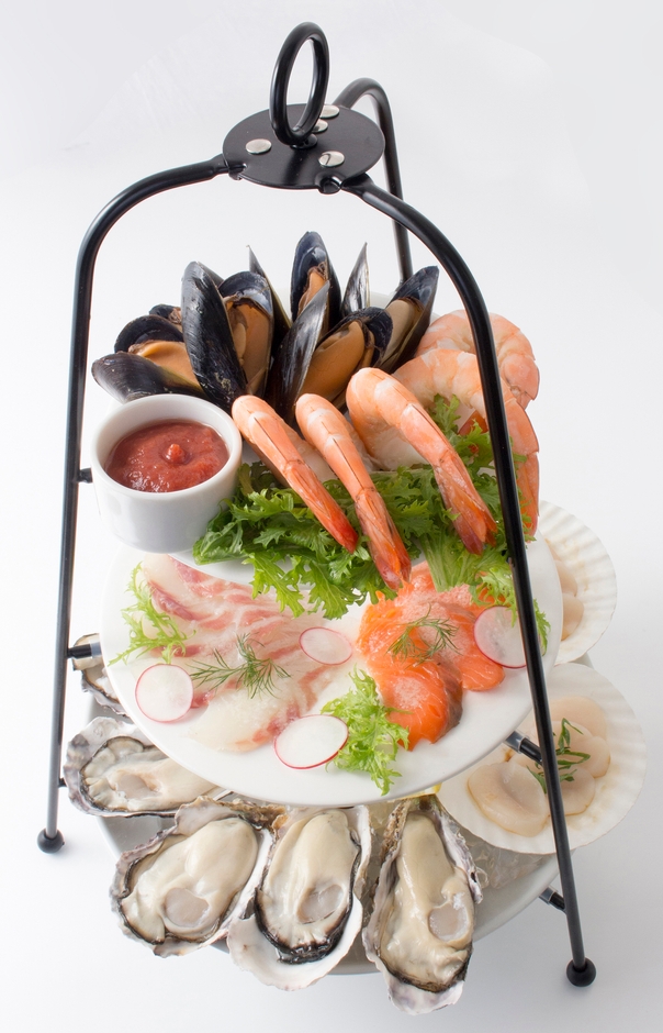 EMIT FISHBAR特製魚介の盛り合わせ　3,980円（税別）3人前